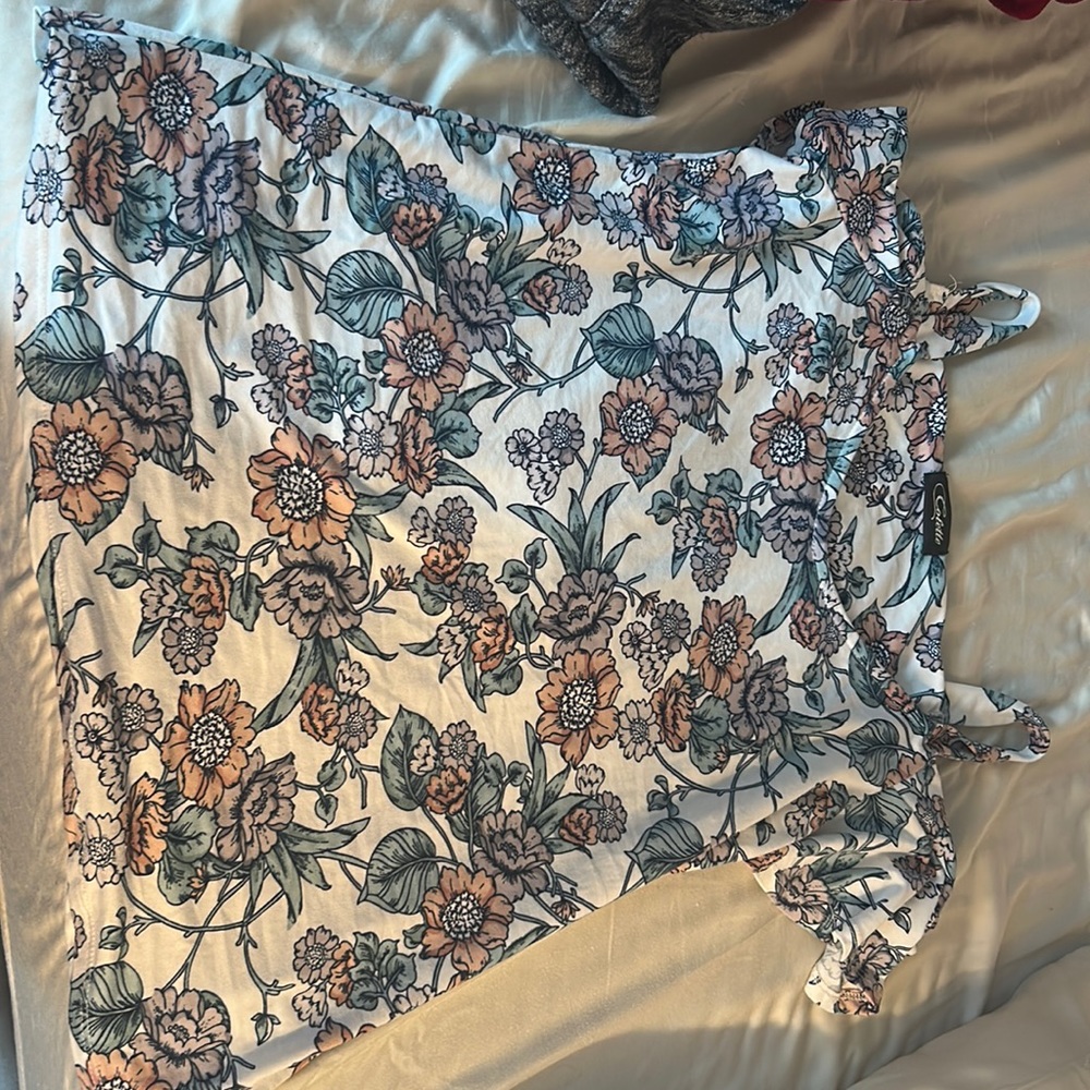 Off the shoulder with straps flower shirt.